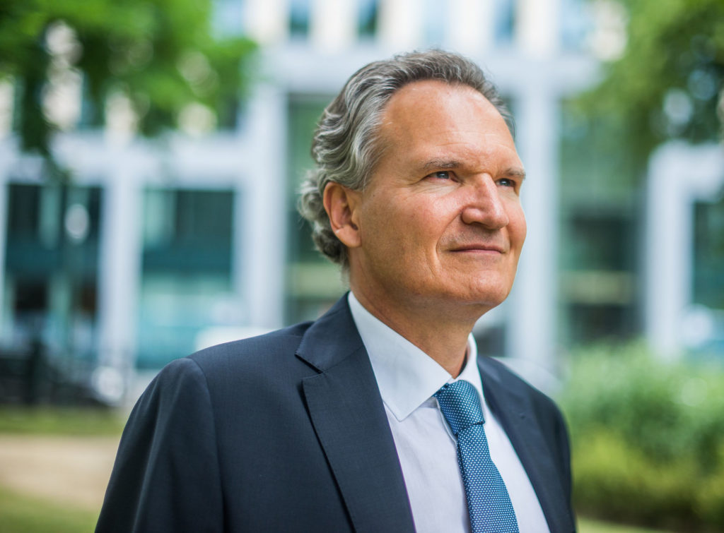 Imagine if all the billions we are now putting into these expensive subscription journals could be put into research, says Robert-Jan Smits.