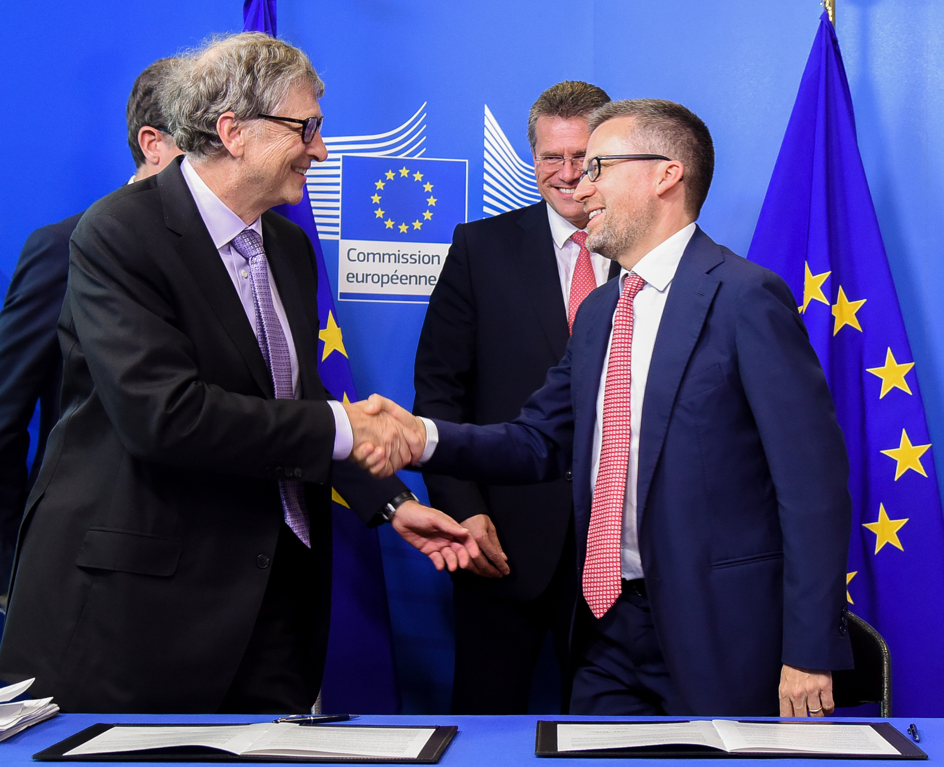 Bill Gates and Commissoner Carlos Moedas committed to establish a fund to get radical new clean energy technologies to market.