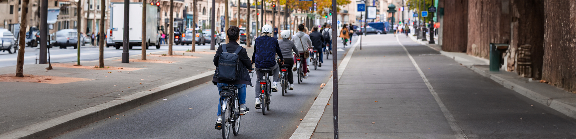 Sustainable, smart parking plans offer city dwellers cleaner air and greener spaces. © Patryk Kosmider, Shutterstock.com