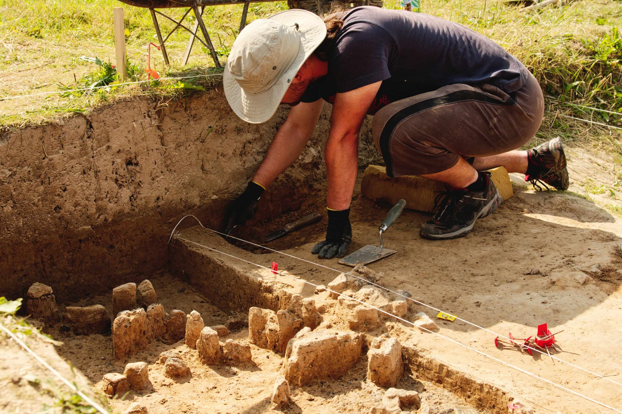 Digital technology helps capture historical remains in great detail to create a permanent digital record. © NERYXCOM, Shutterstock.com